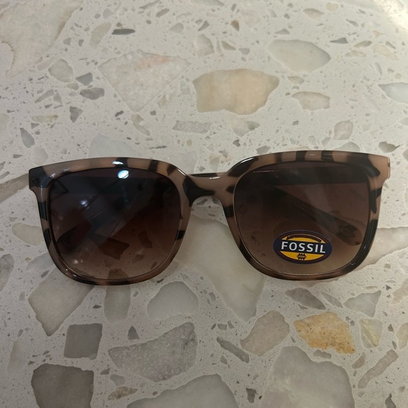 Accessories - Fossil Oversized Tortoiseshell Ladies Sunglasses NWT